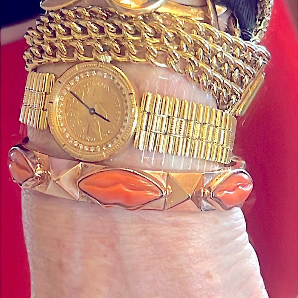 14 karat rose gold bracelet with carved coral lips